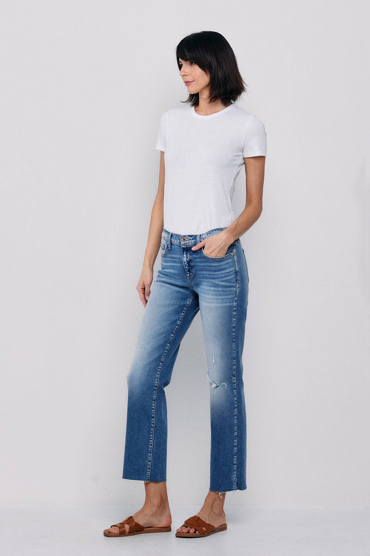MID RISE STRAIGHT JEANS WITH KNEE RIPS