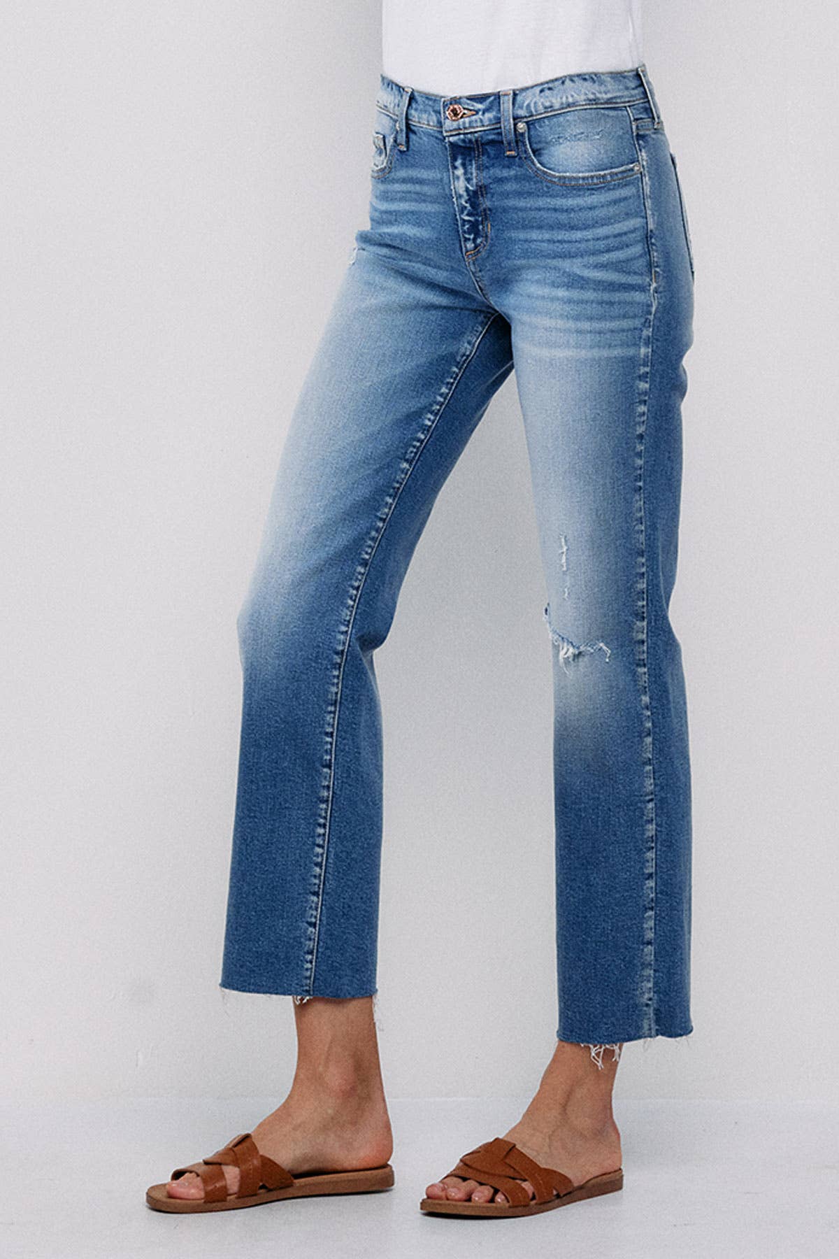 MID RISE STRAIGHT JEANS WITH KNEE RIPS
